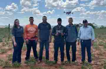 Cresol impulsiona sucessão familiar no campo com financiamento de drone em Tuneiras do Oeste (PR